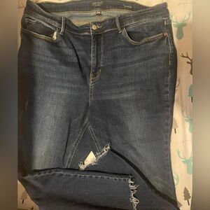 Judy Blue “The Amber” mid rise vintage dark wash skinny jeans with frayed hem